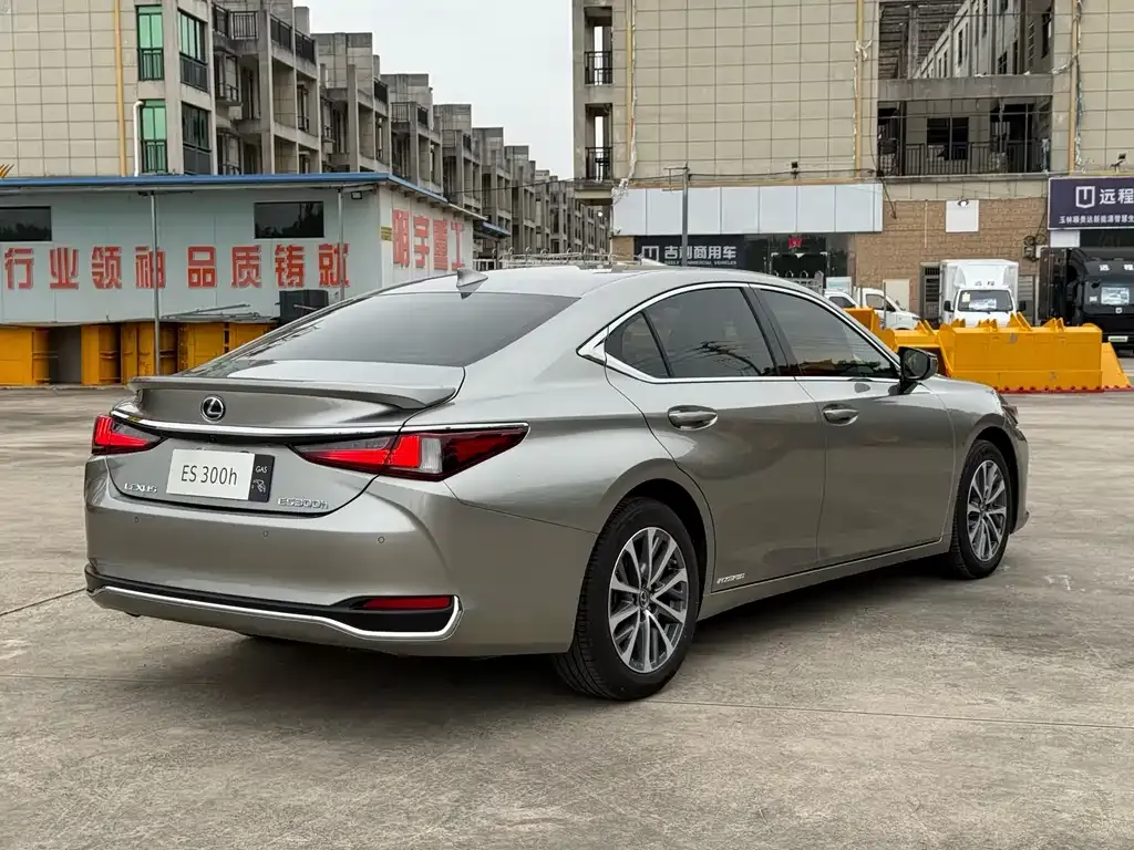 Lexus ES — фото 10