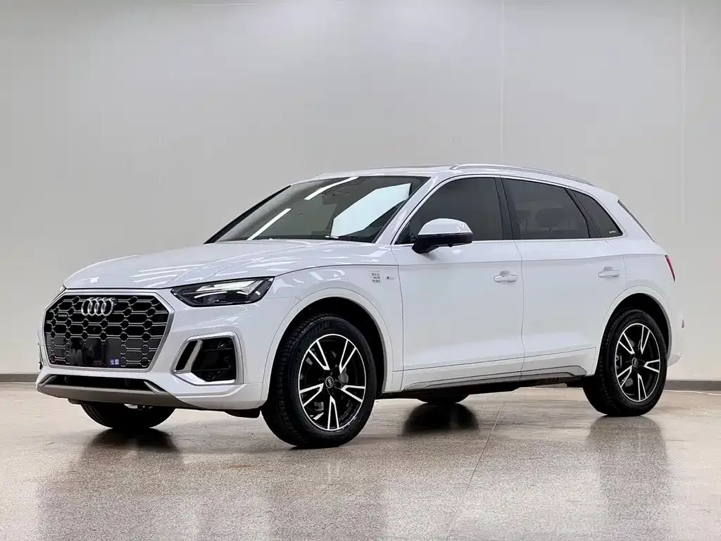 Audi Q5L — фото 1