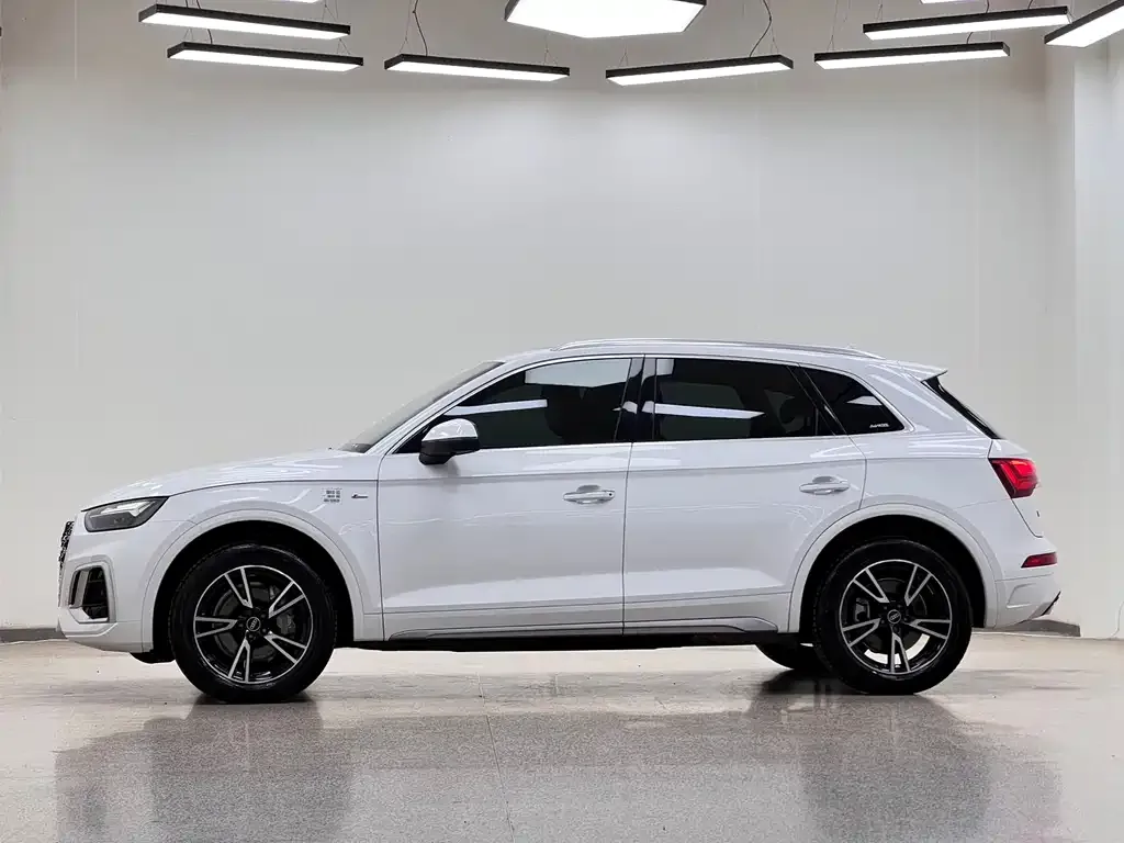 Audi Q5L — фото 5