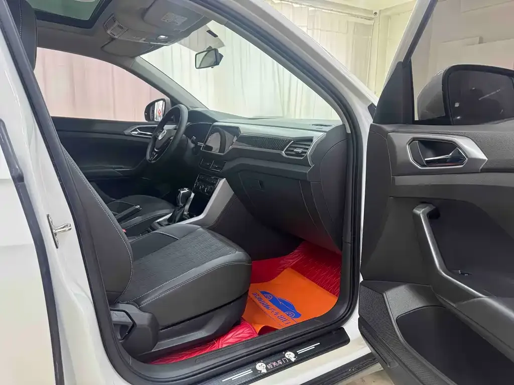 Volkswagen T-Cross — фото 10