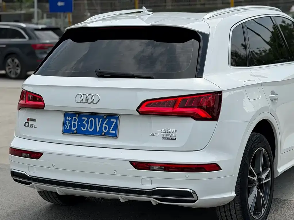Audi Q5L — фото 8