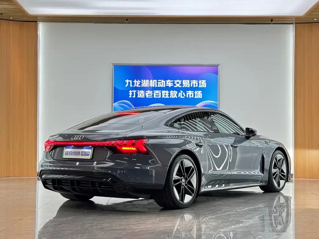 Audi e-tron GT 2024 из CN, фото 3
