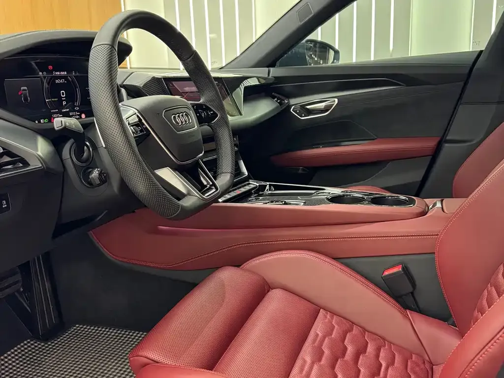 Audi e-tron GT 2024 из CN, фото 8
