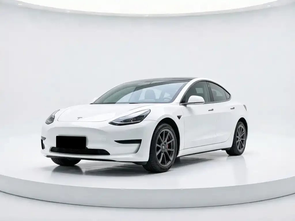 Tesla Model 3 — фото 1