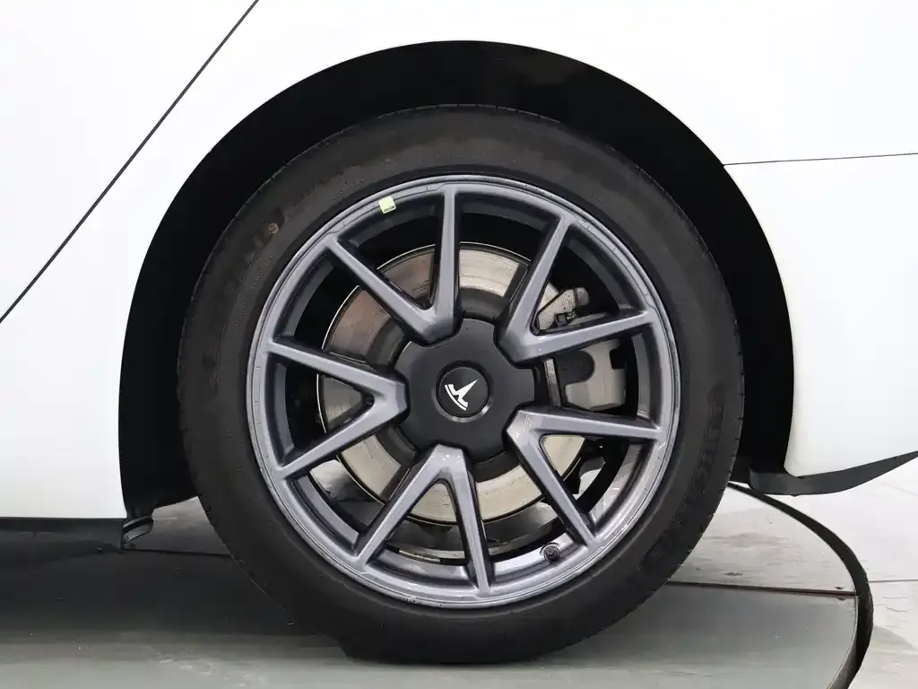 Tesla Model 3 — фото 4