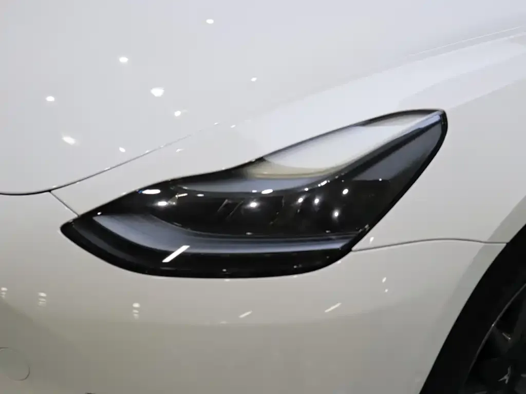 Tesla Model 3 — фото 5
