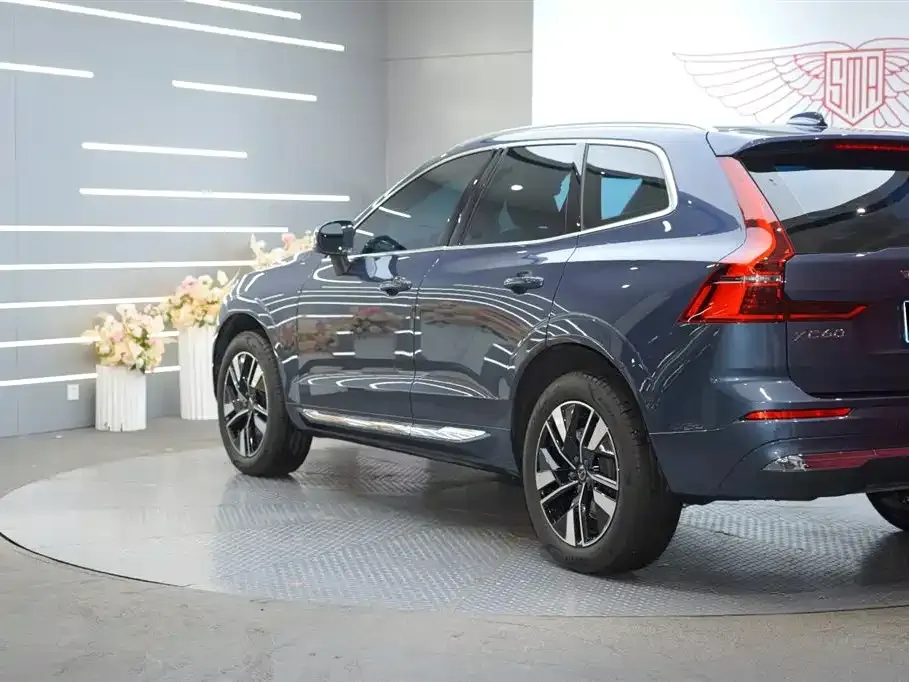 Volvo XC60 — фото 7