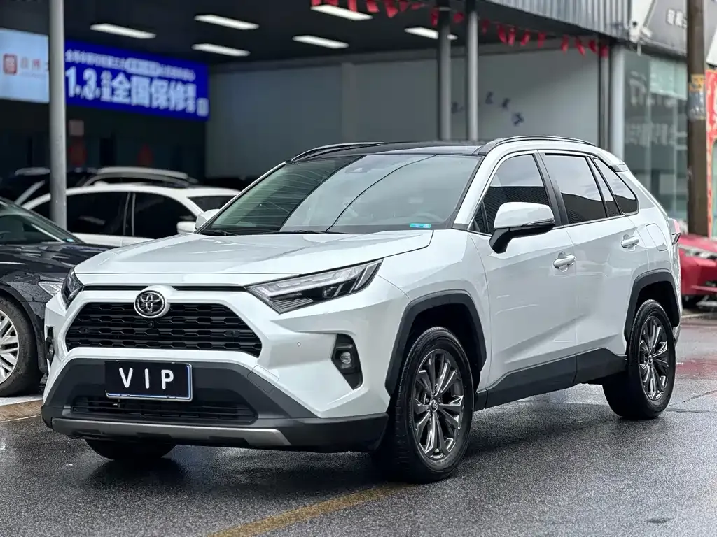 Toyota RAV4 — фото 1