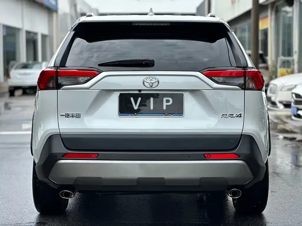 Toyota RAV4 — фото 6