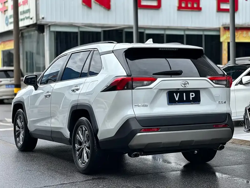 Toyota RAV4 — фото 9