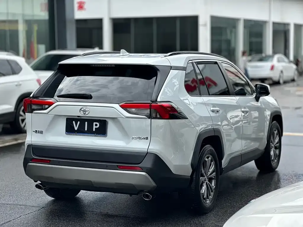 Toyota RAV4 — фото 4