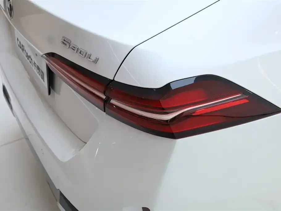 BMW 5 Series — фото 10