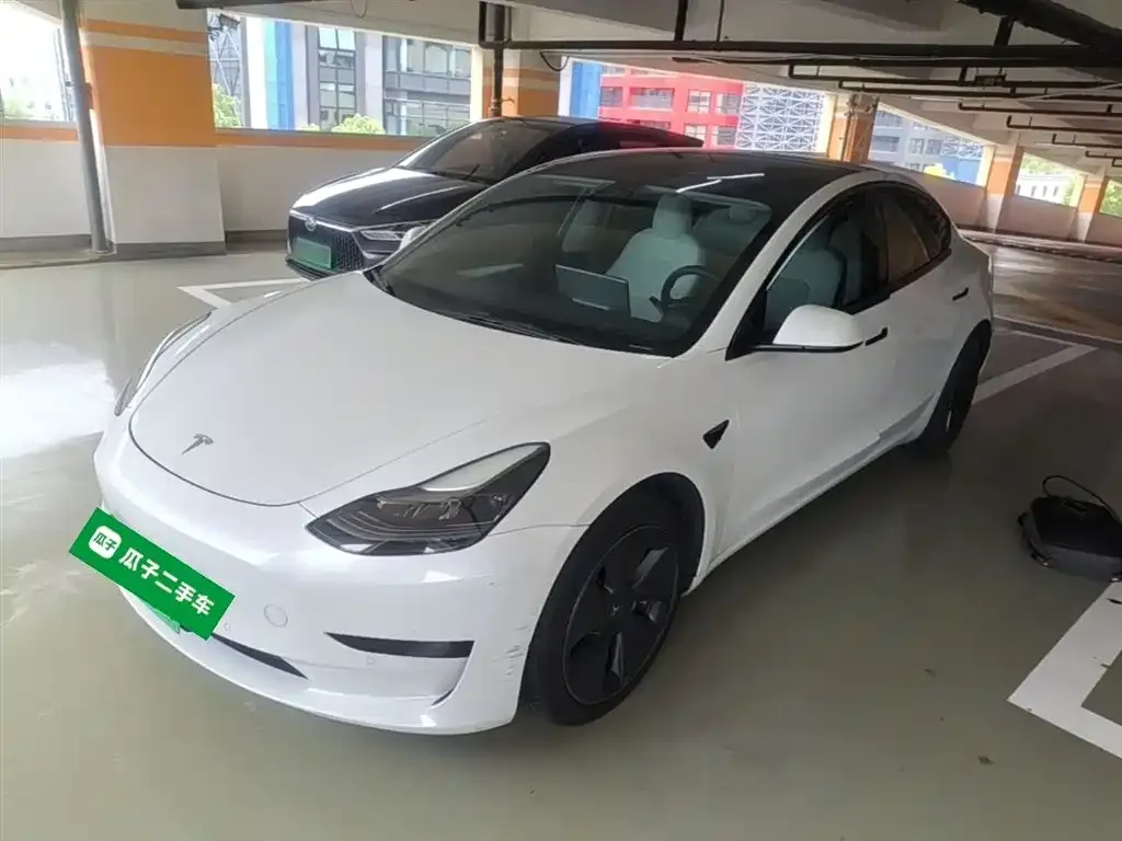 Tesla Model 3 — фото 1