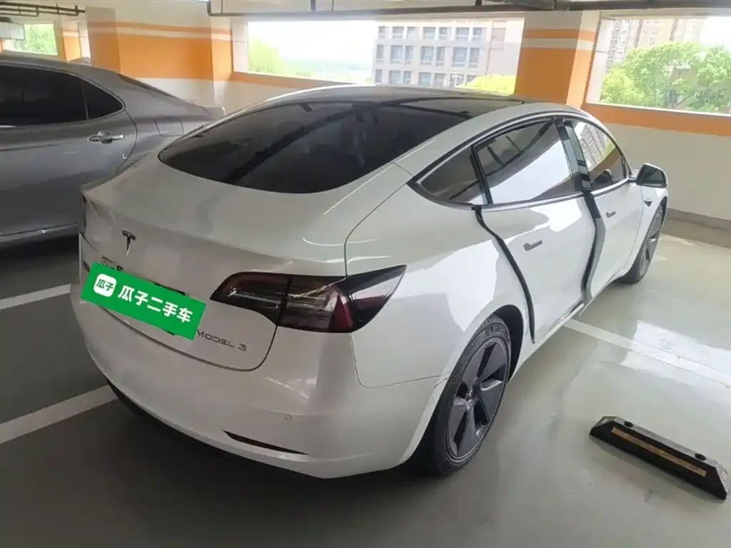 Tesla Model 3 — фото 4