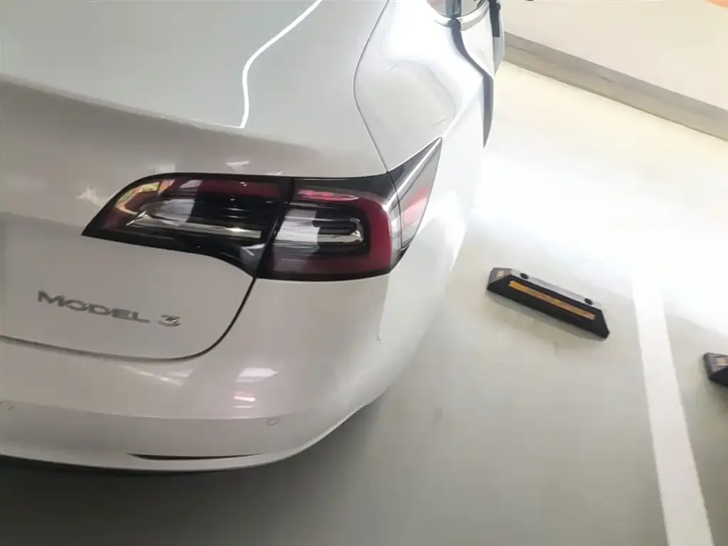 Tesla Model 3 — фото 5