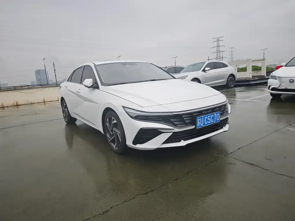 Hyundai Elantra — фото 2