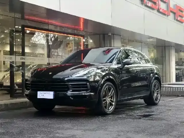 Porsche Cayenne — фото 1