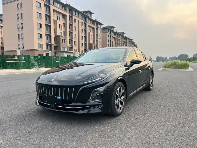 Hongqi E-QM5 — фото 1