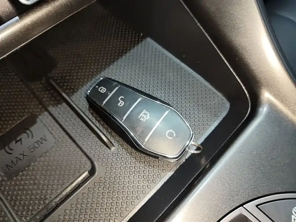 BYD Seal 05 DM-i — фото 8