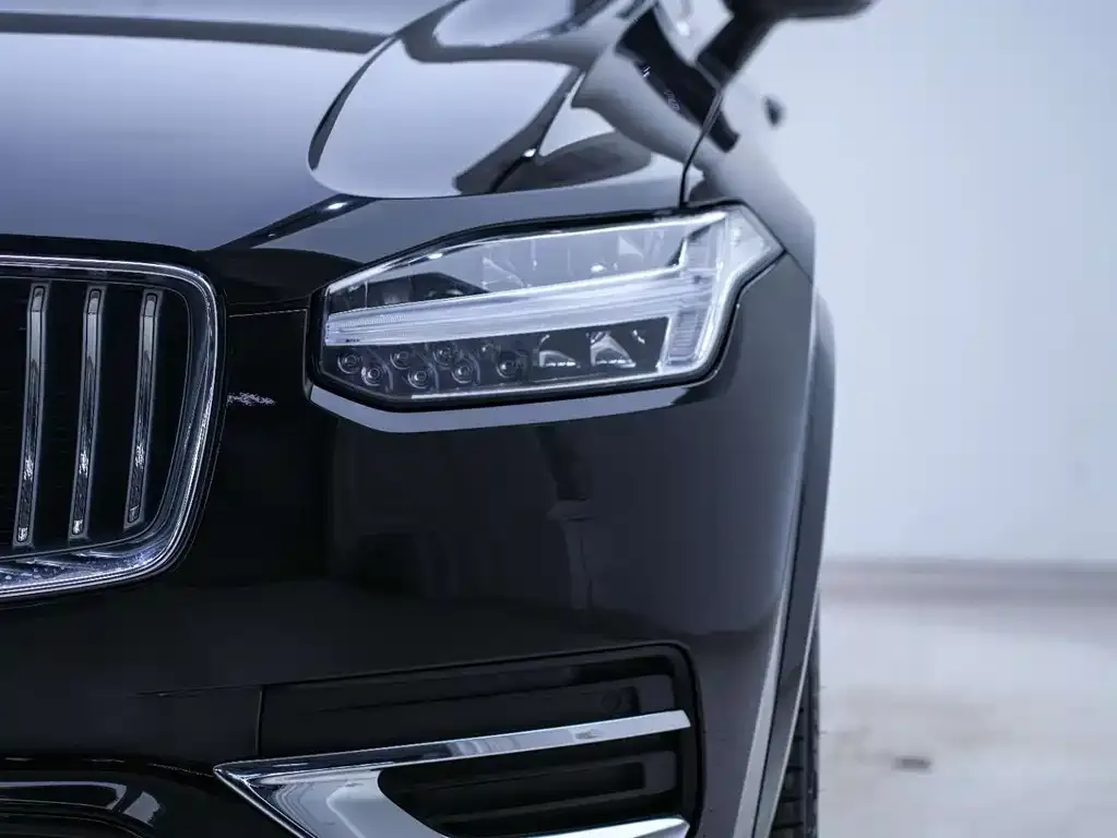 Volvo XC90 — фото 3