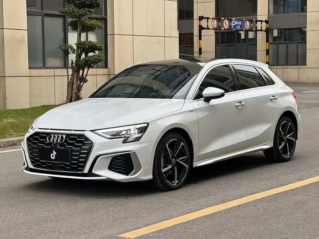 Audi A3 — фото 1