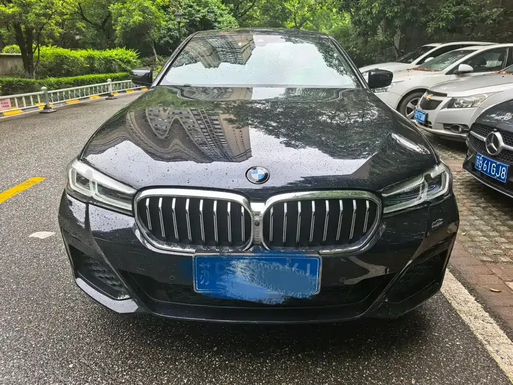 BMW 5 Series — фото 1