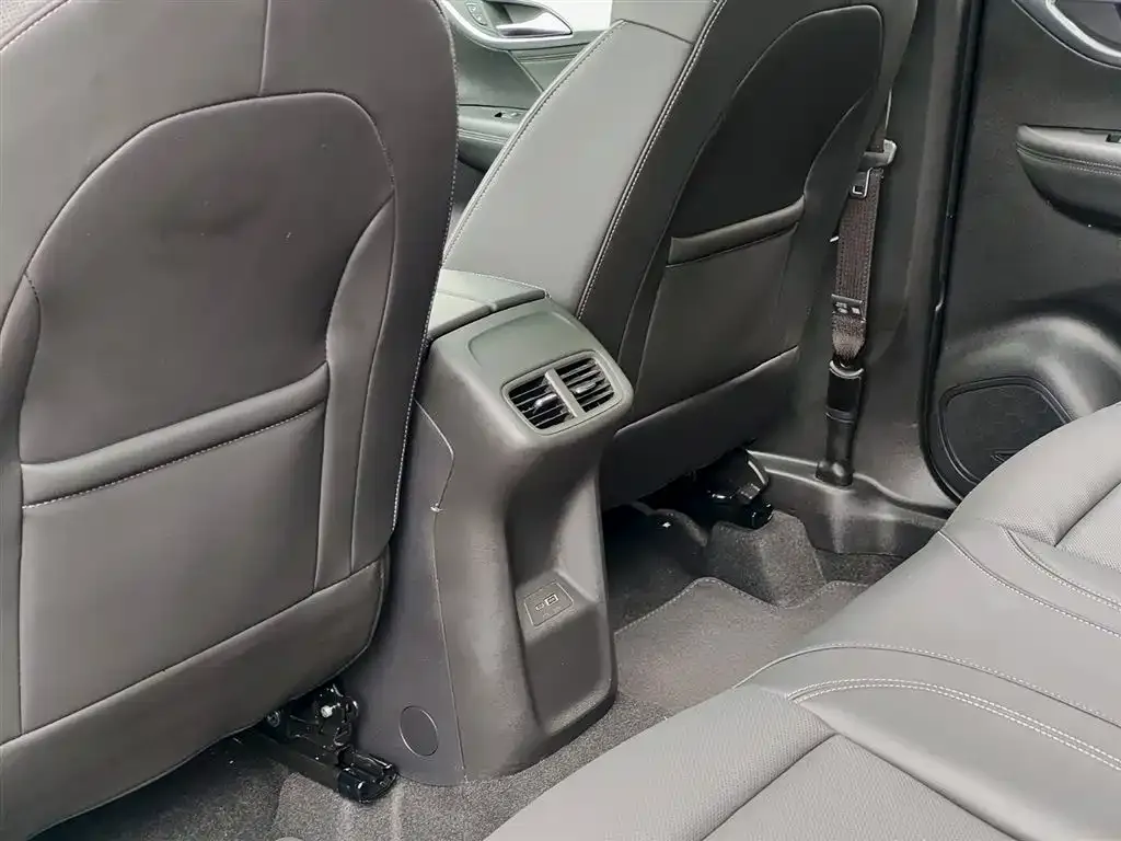 Buick Envision Plus — фото 3