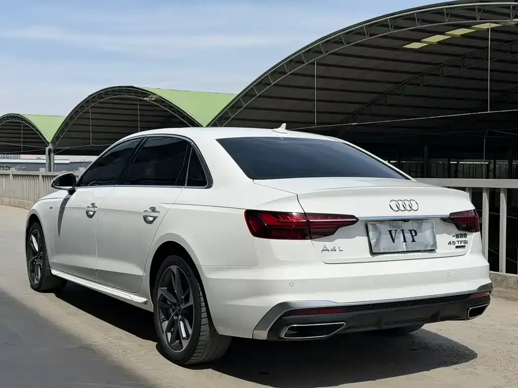 Audi A4L — фото 6