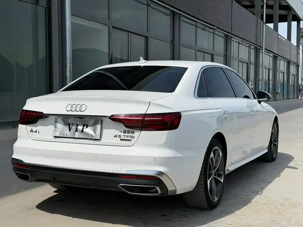 Audi A4L — фото 7