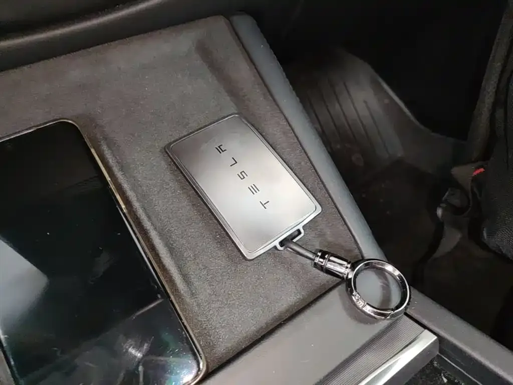 Tesla Model 3 — фото 9