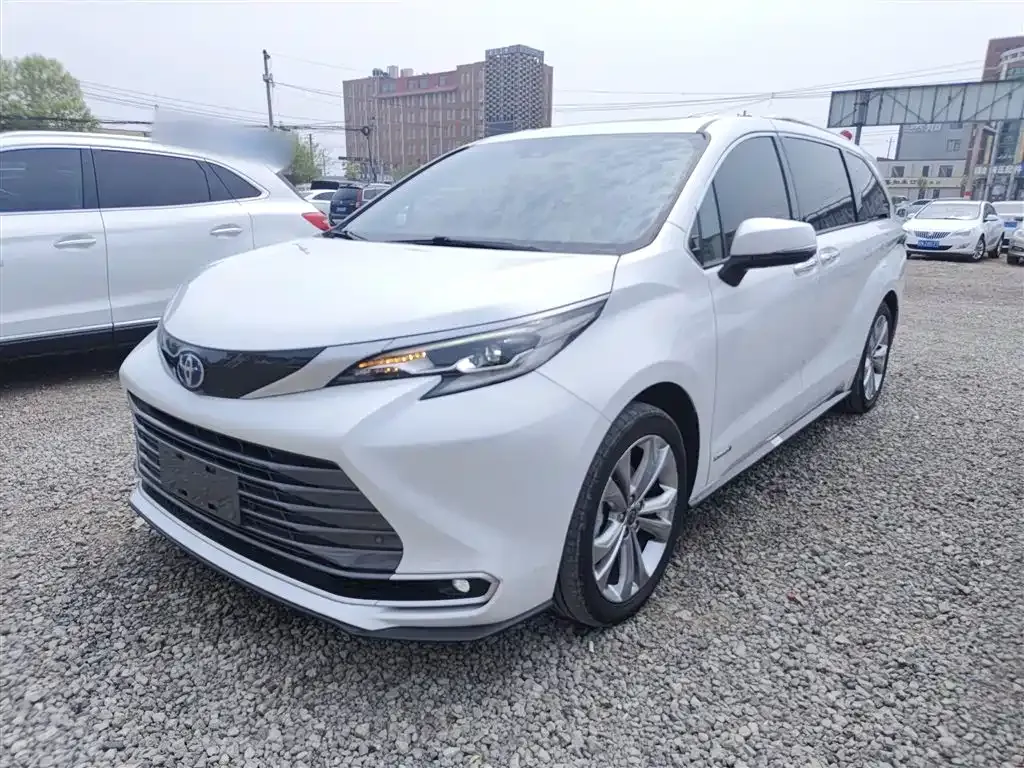 Toyota Sienna — фото 9