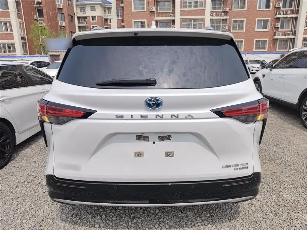 Toyota Sienna — фото 8