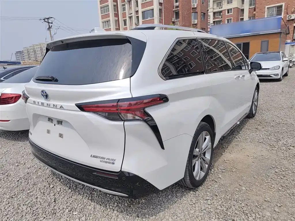 Toyota Sienna — фото 10