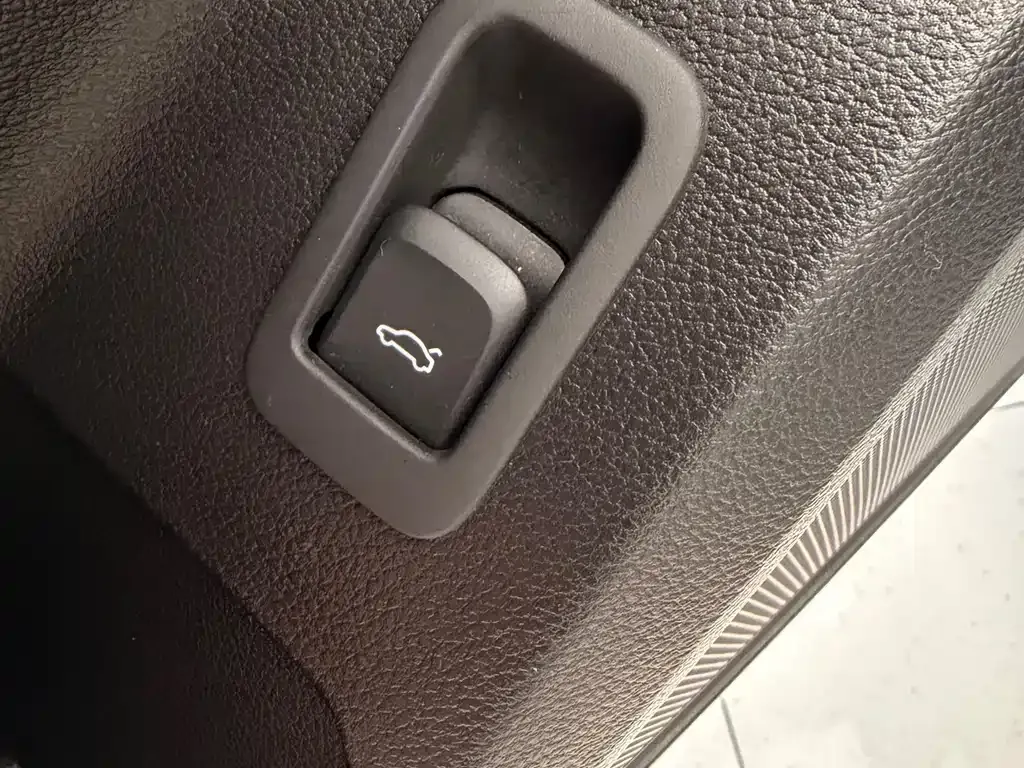Audi Q2L e-tron 2022 из CN, фото 9