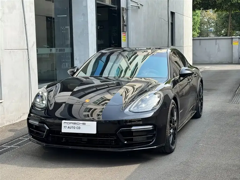Porsche Panamera — фото 1
