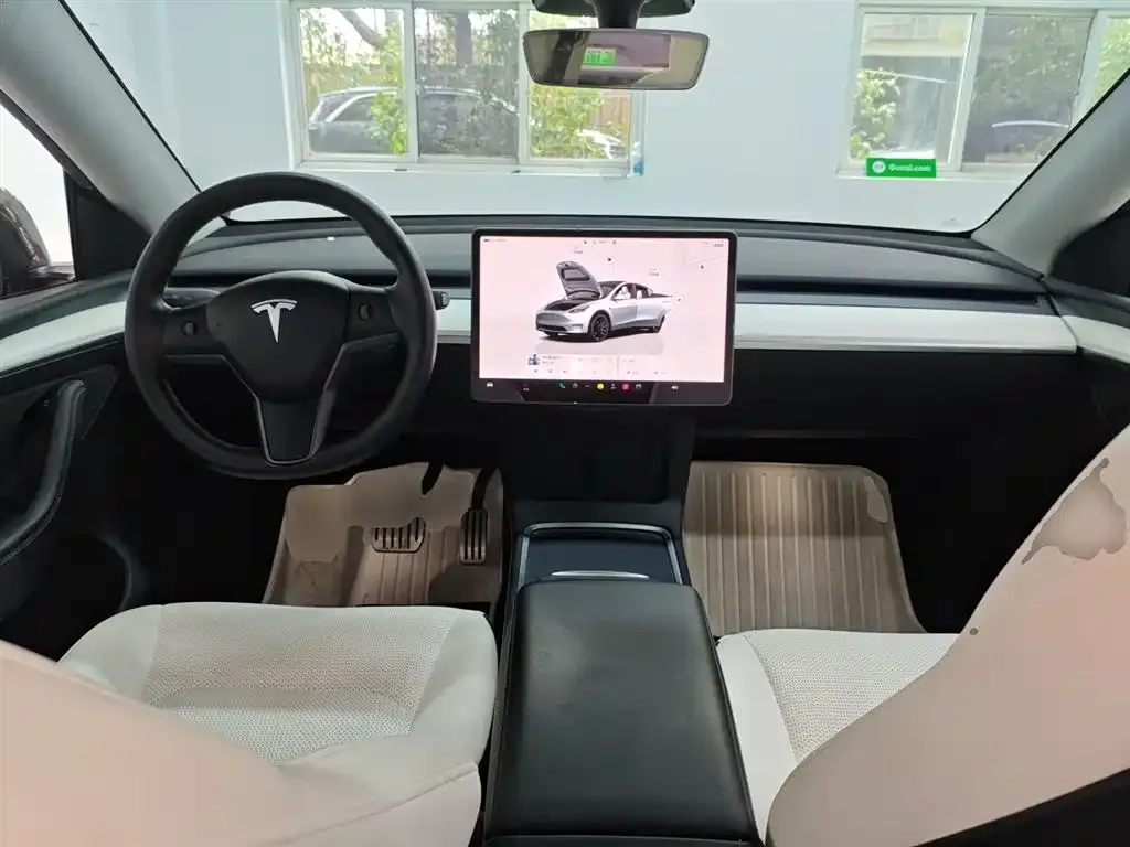 Tesla Model Y — фото 8