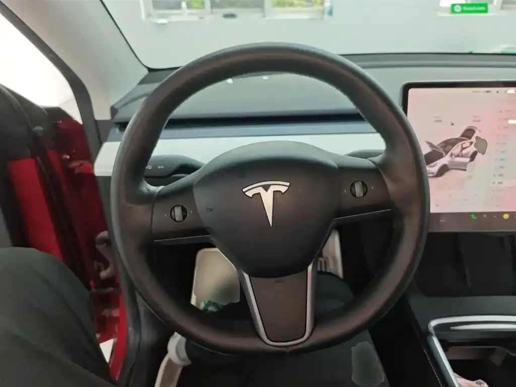 Tesla Model Y — фото 9