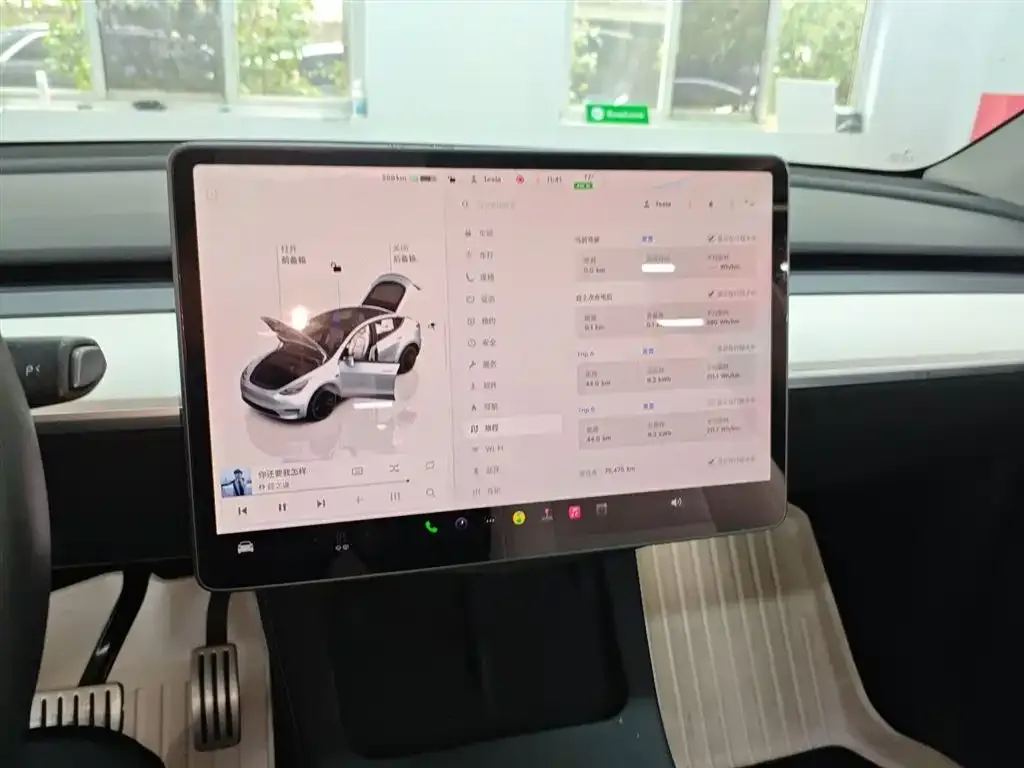 Tesla Model Y — фото 10