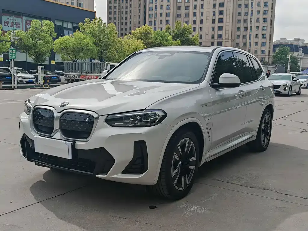 BMW iX3 — фото 1