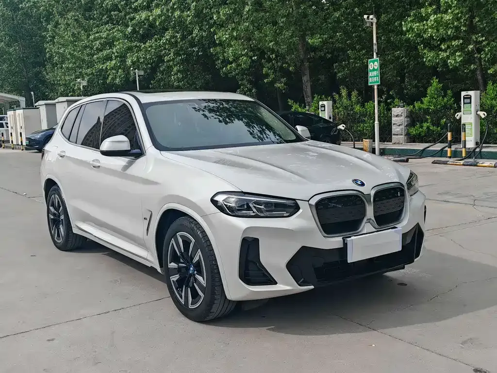 BMW iX3 — фото 9