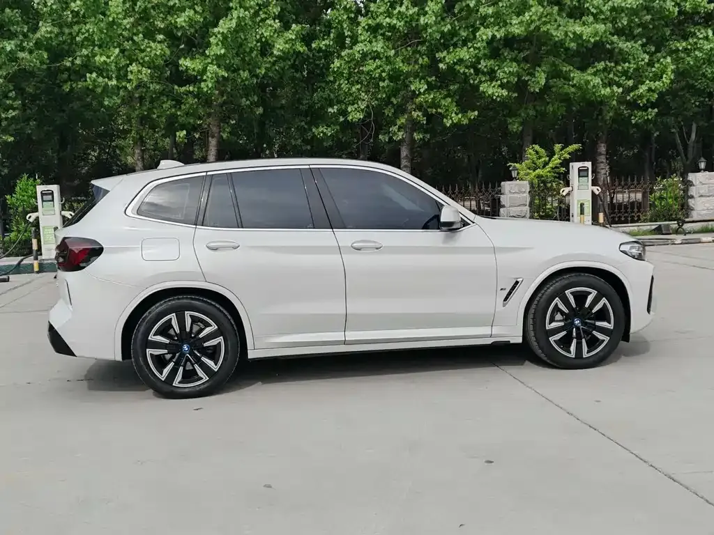 BMW iX3 — фото 6