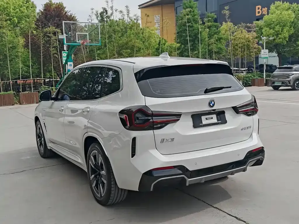 BMW iX3 — фото 4