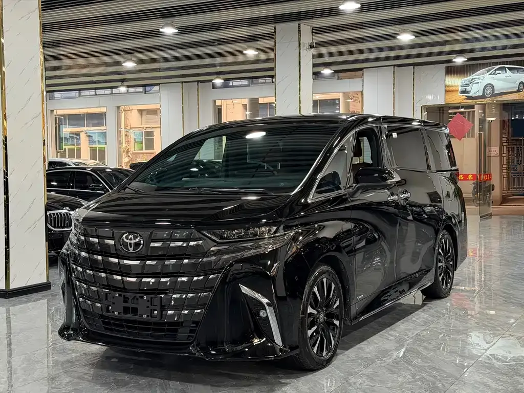Toyota Alphard — фото 1