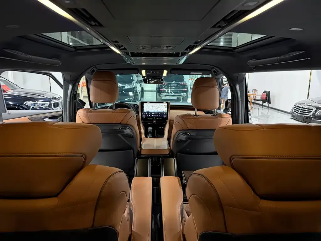 Toyota Alphard — фото 8