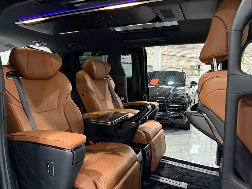 Toyota Alphard — фото 5