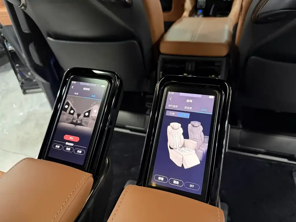 Toyota Alphard — фото 10