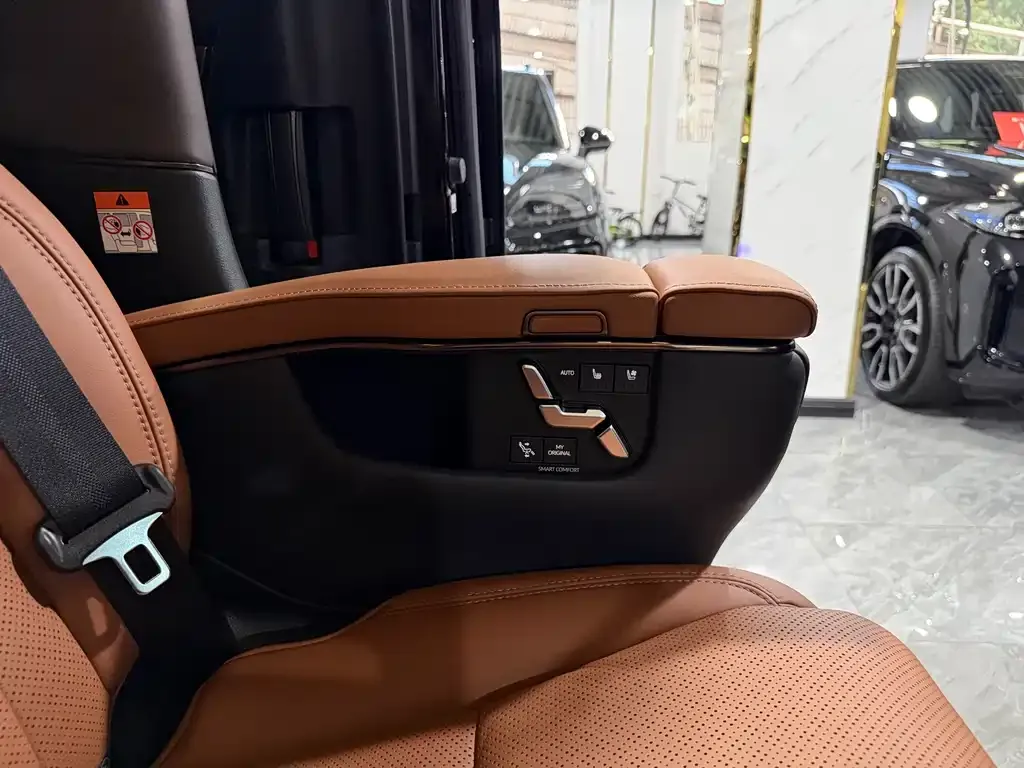 Toyota Alphard — фото 2