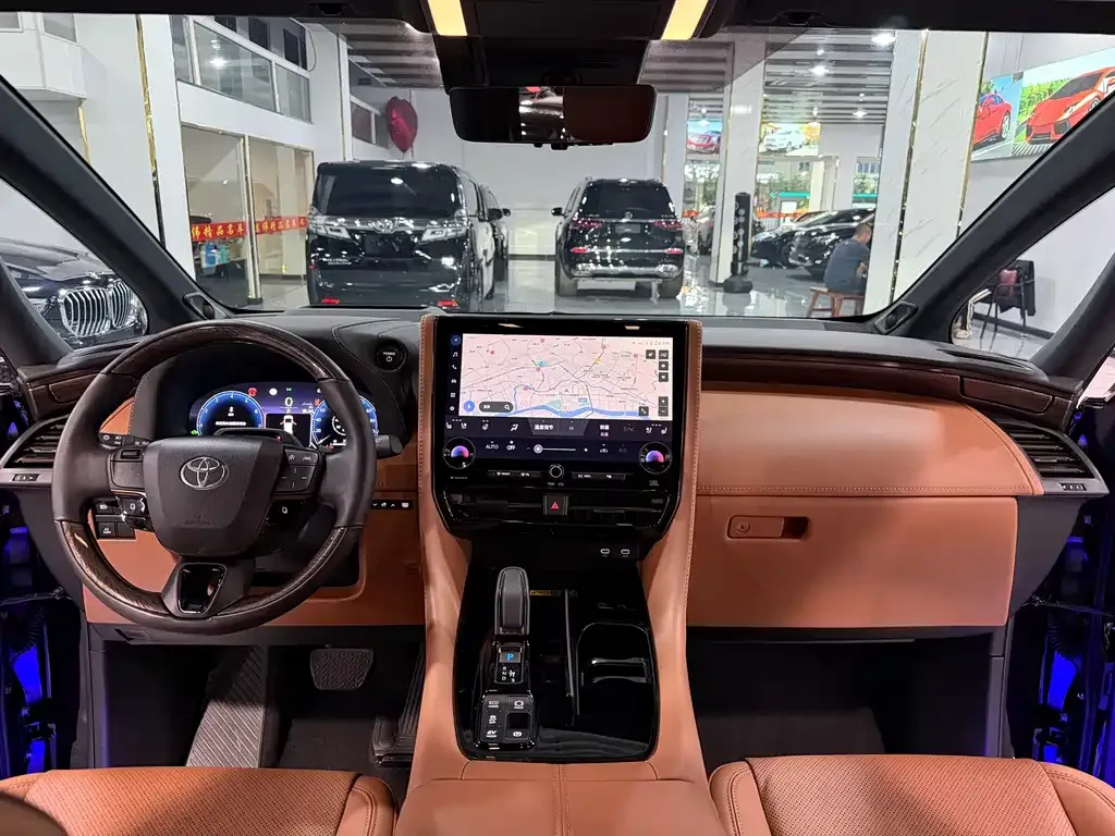 Toyota Alphard — фото 4