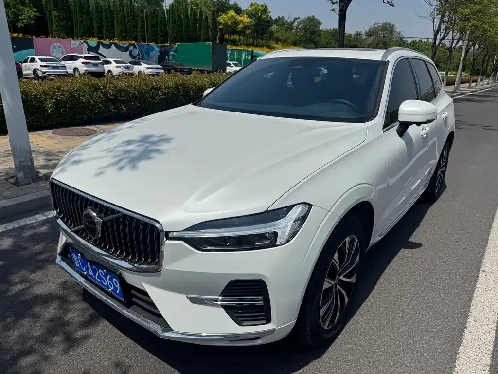 Volvo XC60 — фото 1