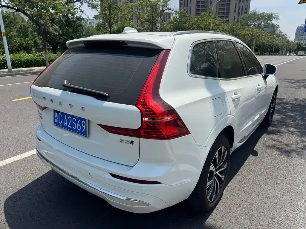 Volvo XC60 — фото 10